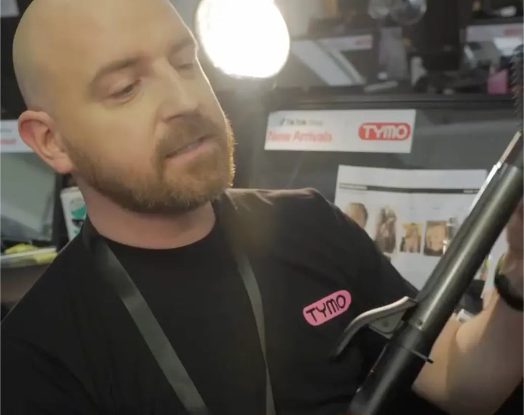 Sylist shows TYMO  ROTA hair curler